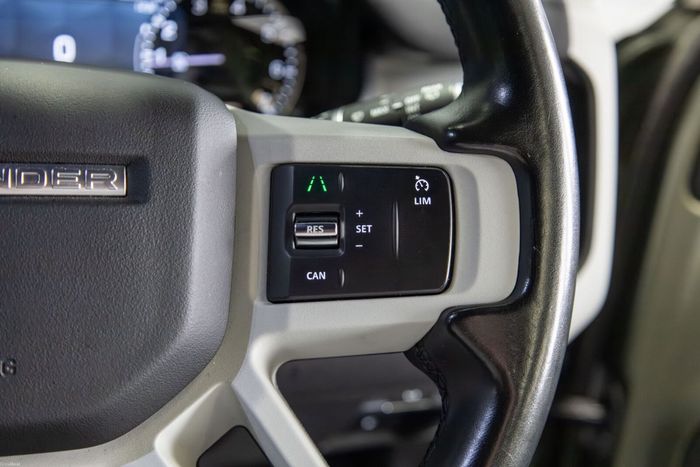 Land Rover Defender 2022