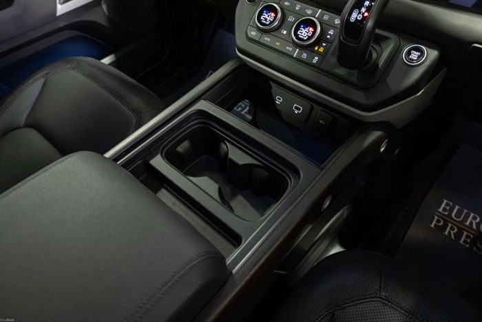 Land Rover Defender 2022