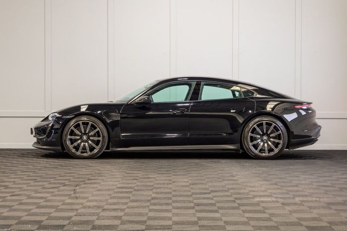 Porsche Taycan 2023