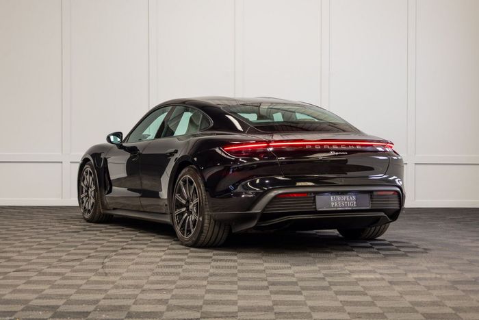 Porsche Taycan 2023