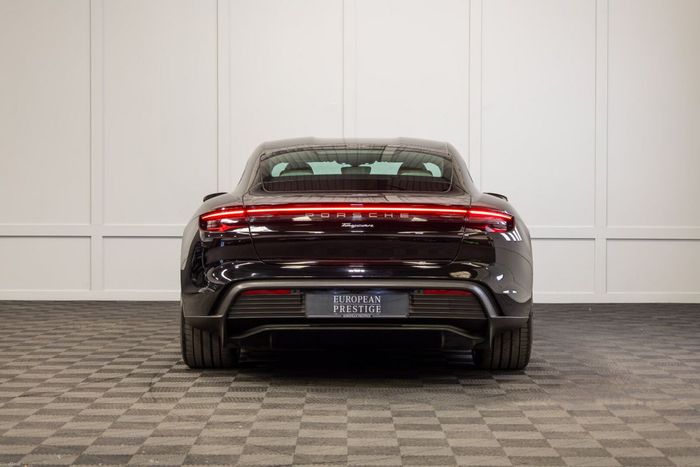 Porsche Taycan 2023