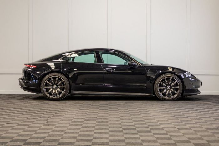 Porsche Taycan 2023