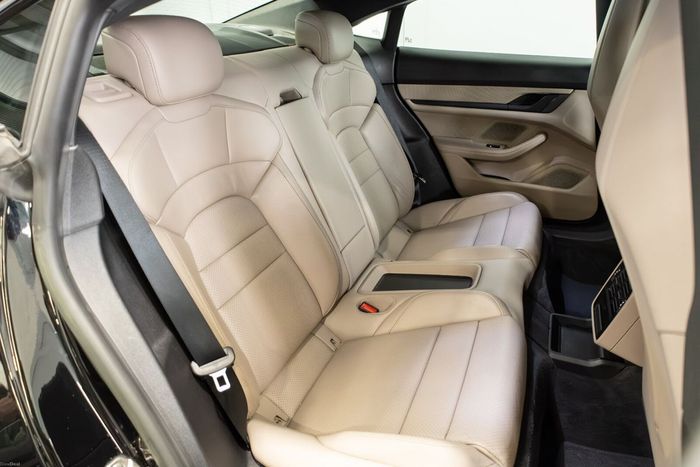 Porsche Taycan 2023