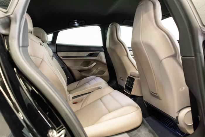 Porsche Taycan 2023