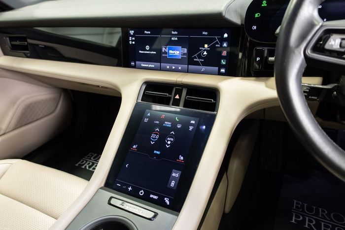 Porsche Taycan 2023