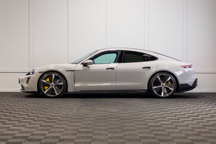 Porsche Taycan 2022