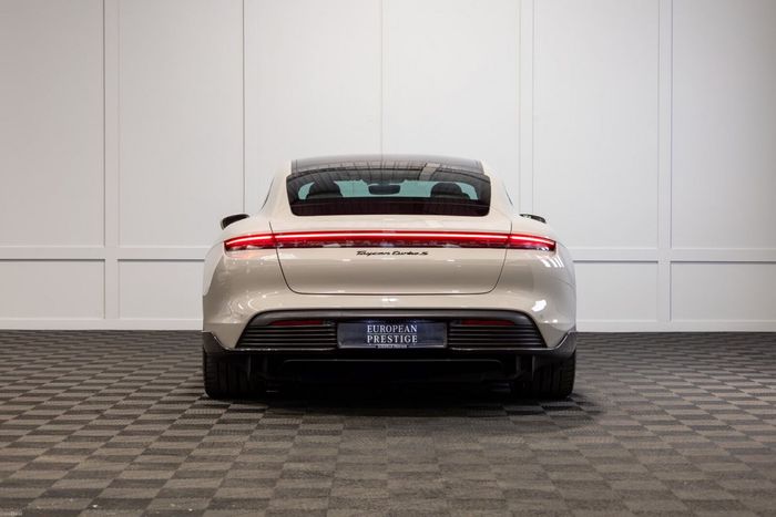 Porsche Taycan 2022