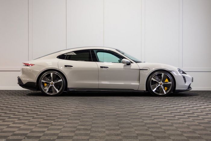 Porsche Taycan 2022