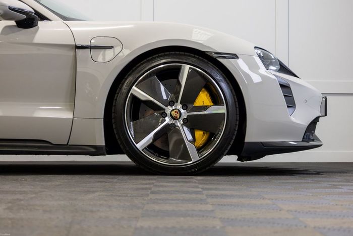 Porsche Taycan 2022