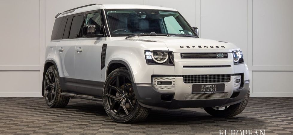 Land Rover Defender 2024