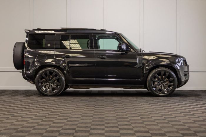 Land Rover Defender 2022