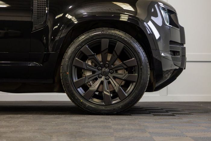 Land Rover Defender 2022