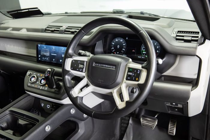 Land Rover Defender 2022