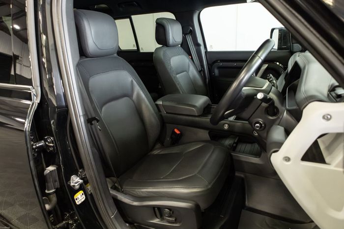 Land Rover Defender 2022