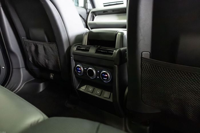 Land Rover Defender 2022