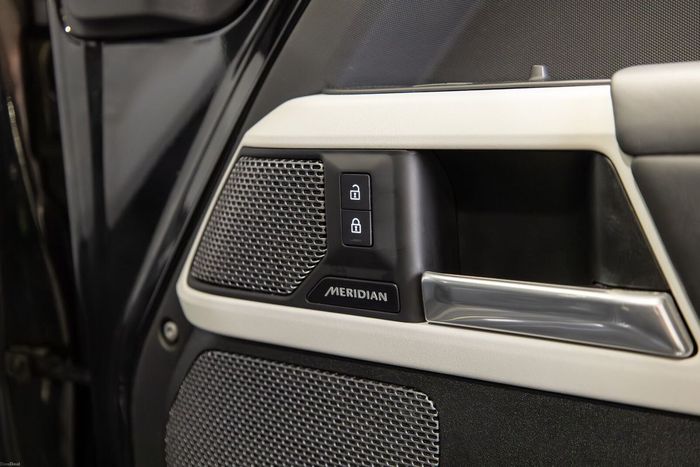 Land Rover Defender 2022
