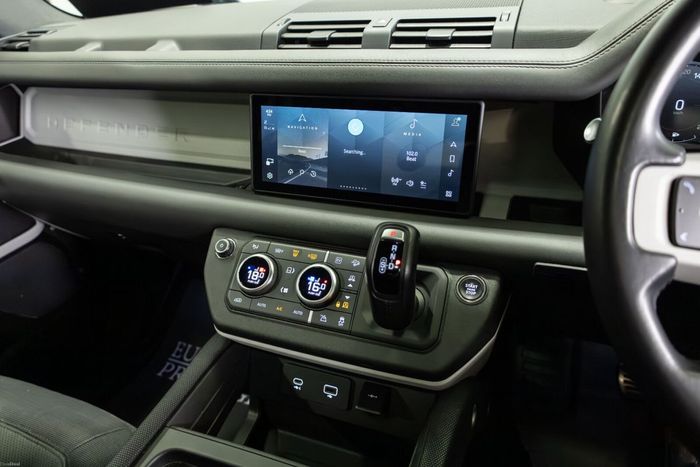 Land Rover Defender 2022