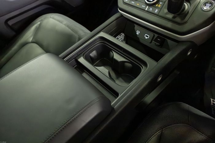 Land Rover Defender 2022