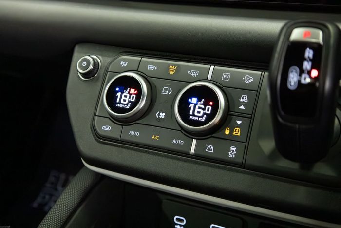 Land Rover Defender 2022