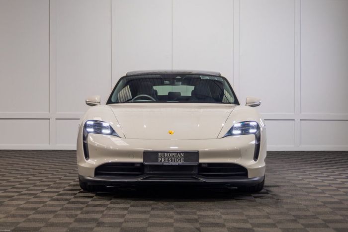 Porsche Taycan 2023