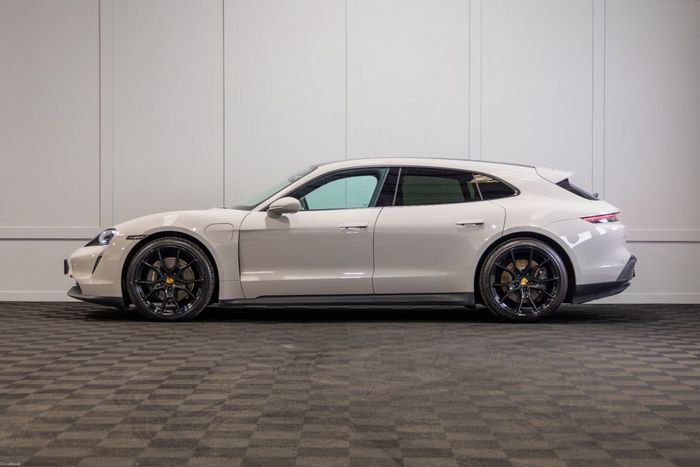 Porsche Taycan 2023