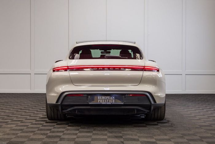 Porsche Taycan 2023