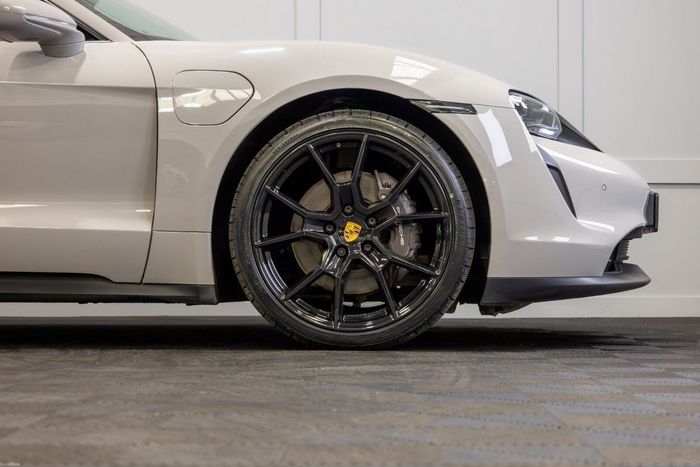 Porsche Taycan 2023