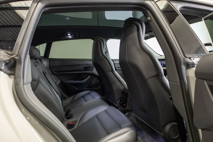 Porsche Taycan 2023