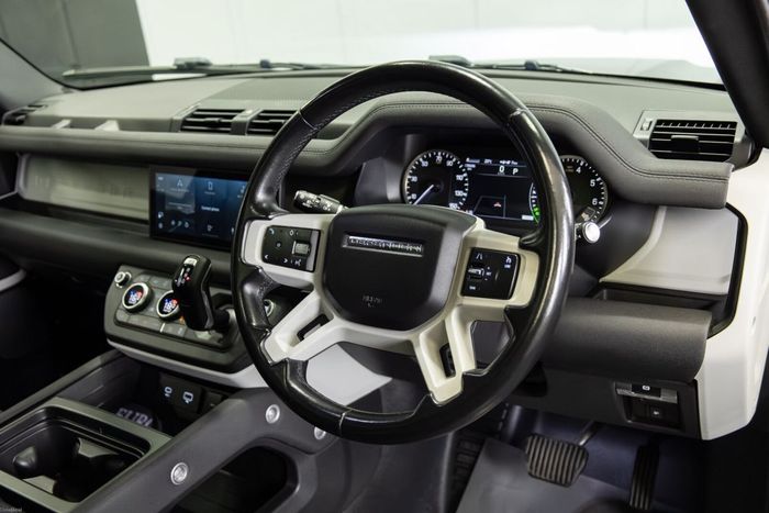 Land Rover Defender 2022