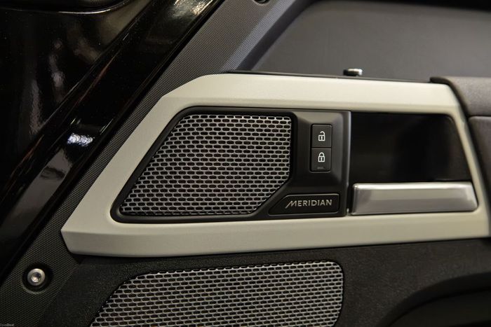 Land Rover Defender 2022