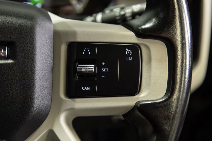 Land Rover Defender 2022