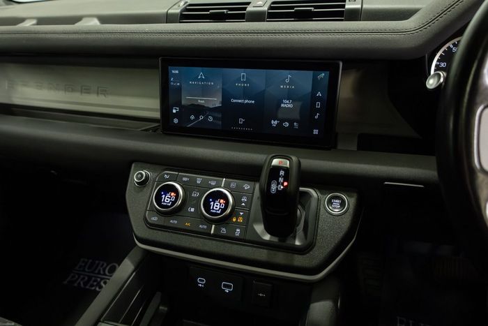 Land Rover Defender 2022