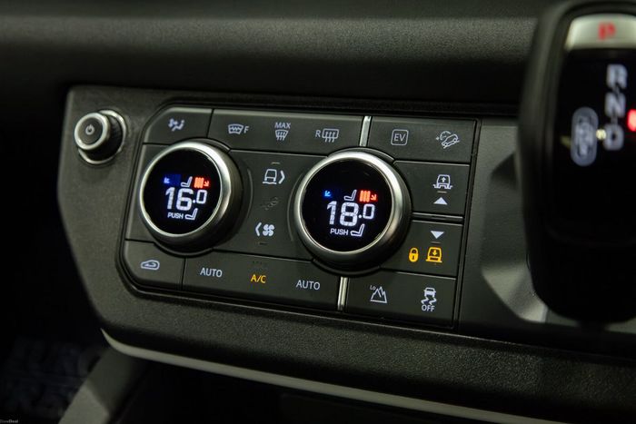 Land Rover Defender 2022