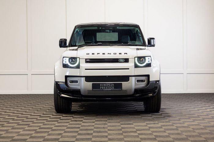 Land Rover Defender 2022