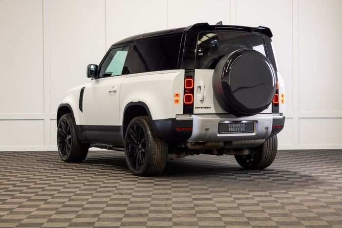 Land Rover Defender 2022