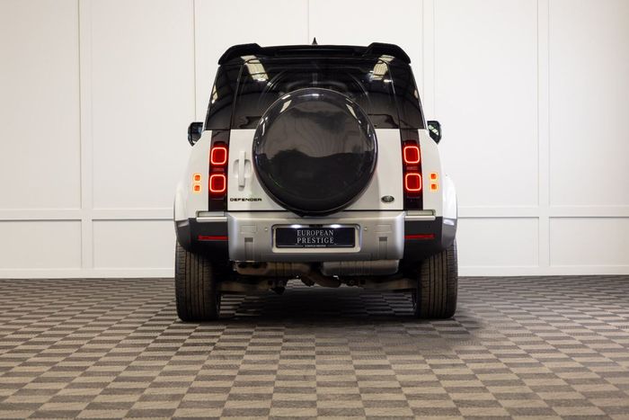 Land Rover Defender 2022