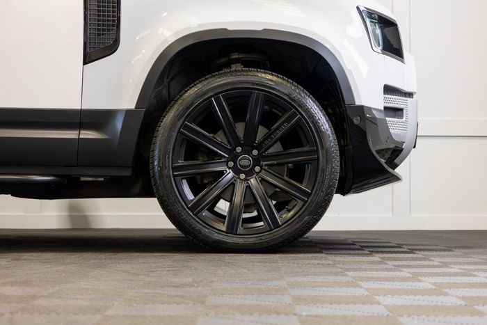 Land Rover Defender 2022