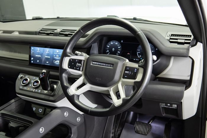 Land Rover Defender 2022