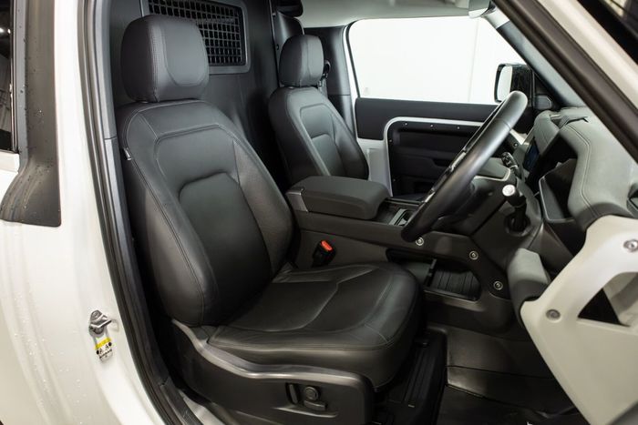 Land Rover Defender 2022