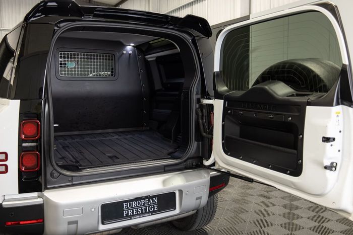 Land Rover Defender 2022