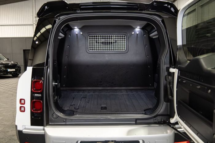 Land Rover Defender 2022