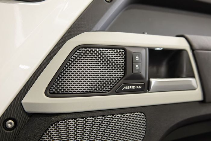 Land Rover Defender 2022