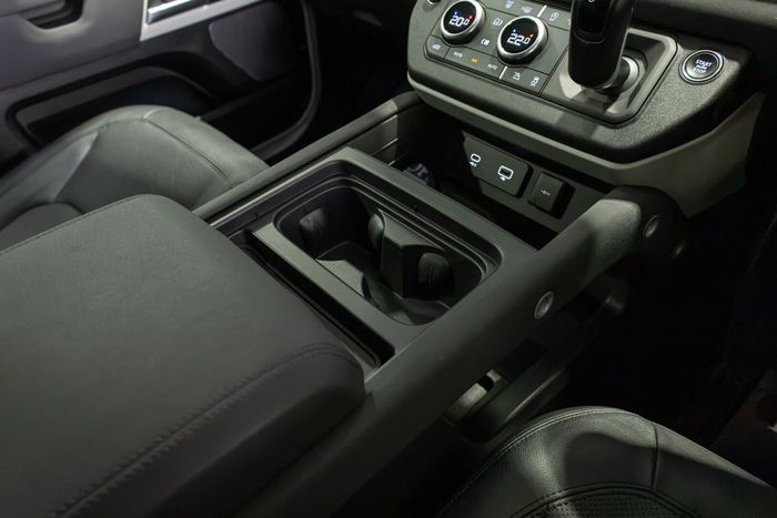 Land Rover Defender 2022