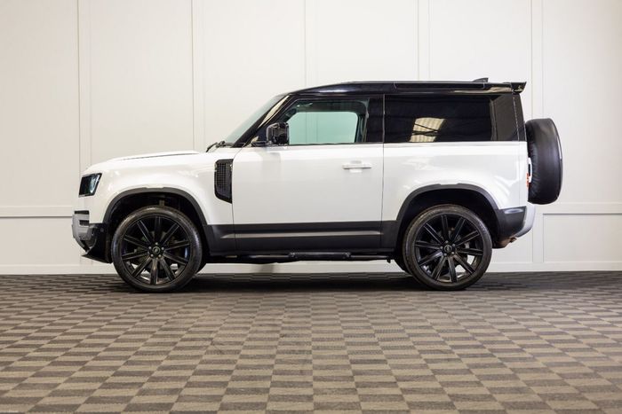 Land Rover Defender 2022