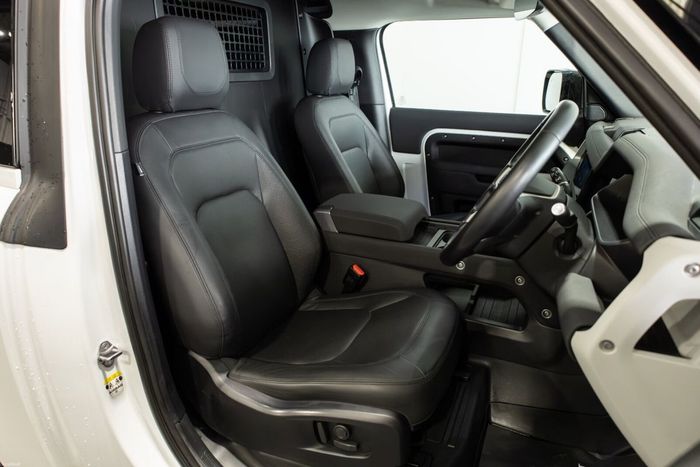Land Rover Defender 2022