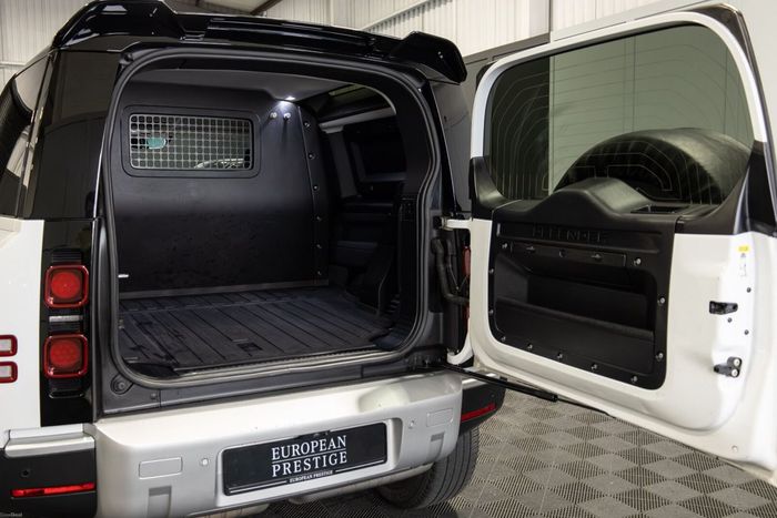 Land Rover Defender 2022