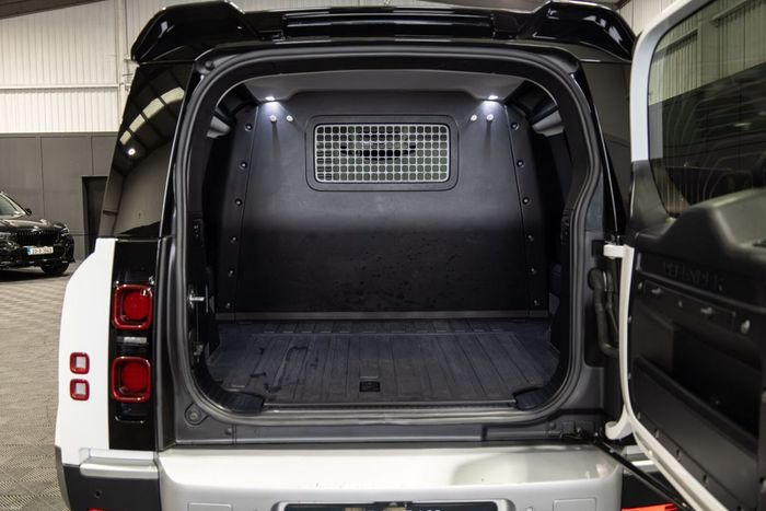 Land Rover Defender 2022