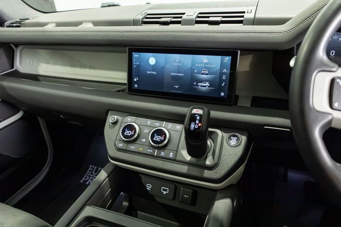 Land Rover Defender 2022