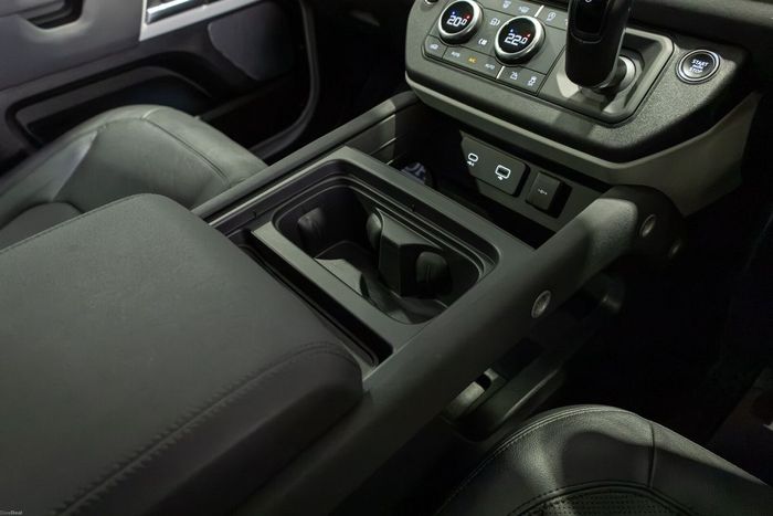 Land Rover Defender 2022