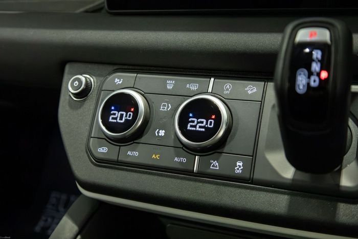Land Rover Defender 2022